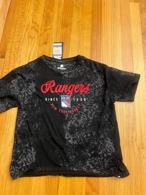 NWT Women’s Fanatics Black Tee with Red Rangers Script and Team Crest